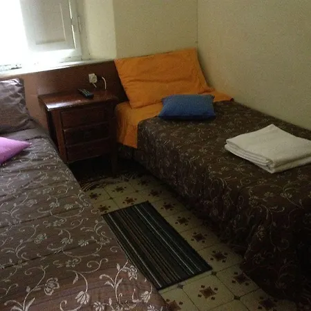 A Casa Doina Airport בית הארחה 3*