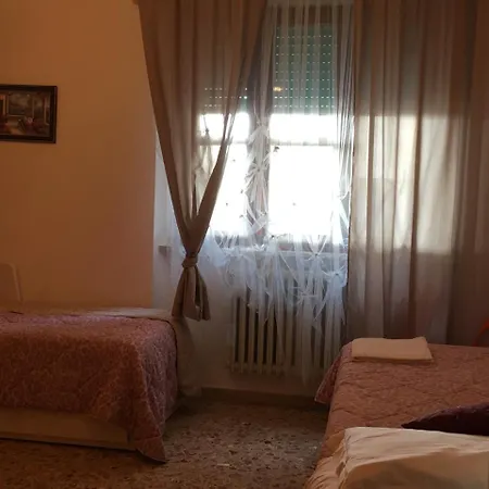 A Casa Doina Airport 3* פיזה