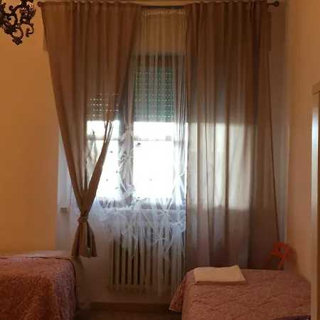 A Casa Doina Airport 3* פיזה