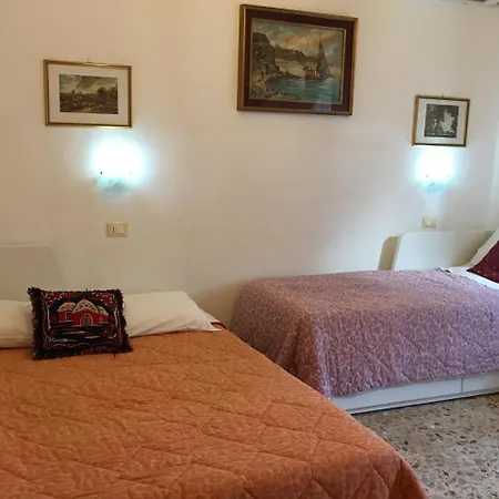 בית הארחה A Casa Doina Airport 3*